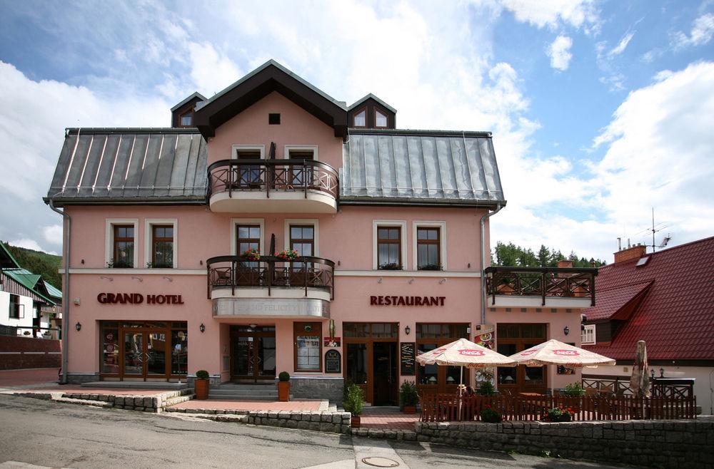 Wellness Hotel Grand Špindlerŭv Mlýn Kültér fotó